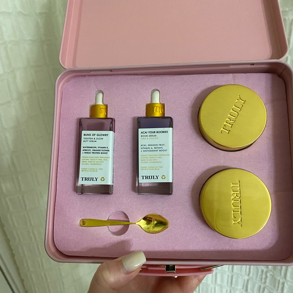 Truly Cosmetics Holiday Kit